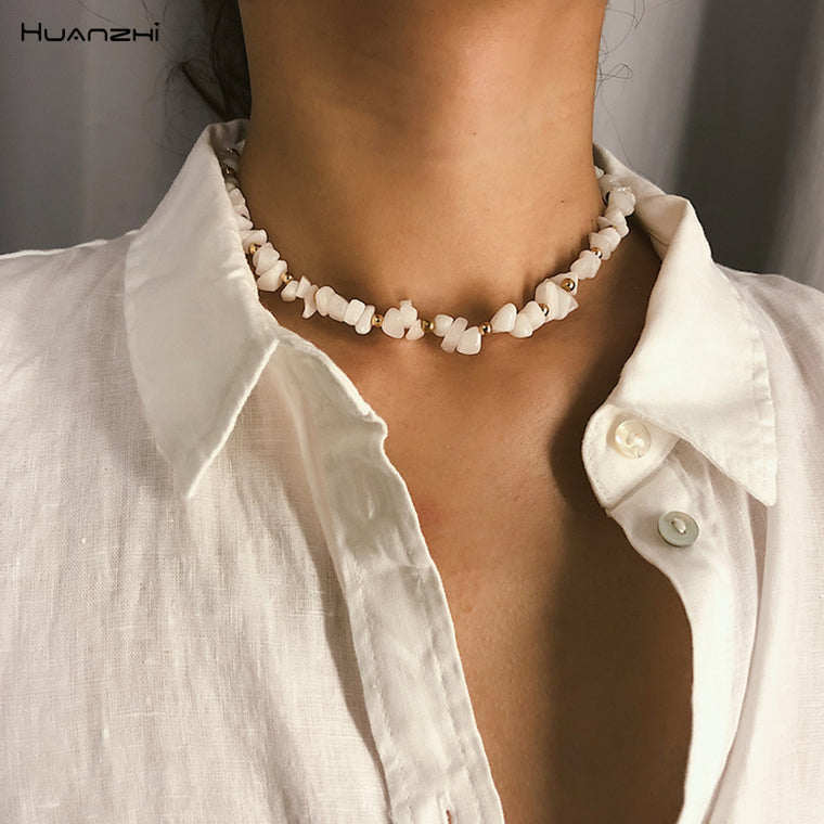 HUANZHI 2019 New Sea Style White Color Crystal Spar Geometric Transparent Beading Necklace for Women Girl Party Vacation Jewelry