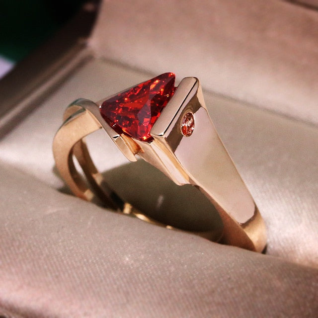 Luxury Female Crystal Red Champagne Stone Ring Fashion Rose Gold Finger Ring Vintage Party Geometric Rings For Women