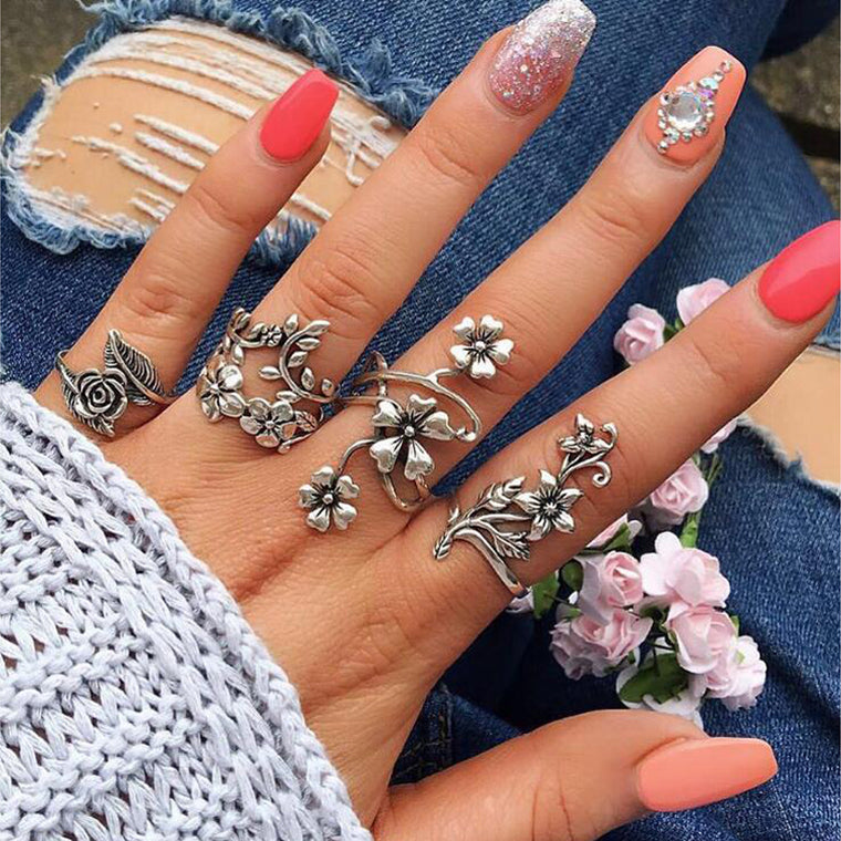 Tocona 4pcs/set Antique Silver Color Vintage Bohemia Ring Set Rose Flower Rings for Women Charm Bohemia Floral Knuckle Ring 6047