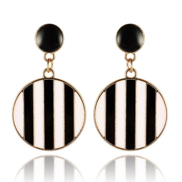 2019 nuevos pendientes de mujer de Color Metal Simple encanto hueco geométrico colgante pendientes adecuado para el regalo de amante de la joyería de invierno